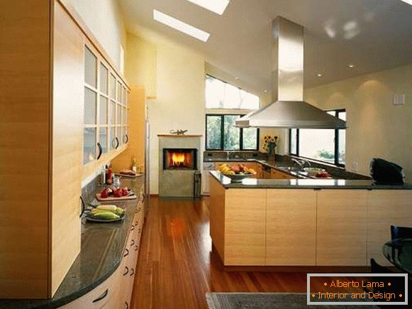 Модерна кујна ентериер со камин во приватна куќа - Дизајн слика 2017