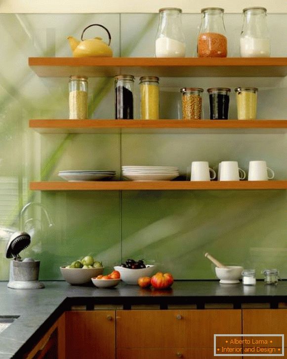 Фото со кујна со стаклени престилки транспарентни