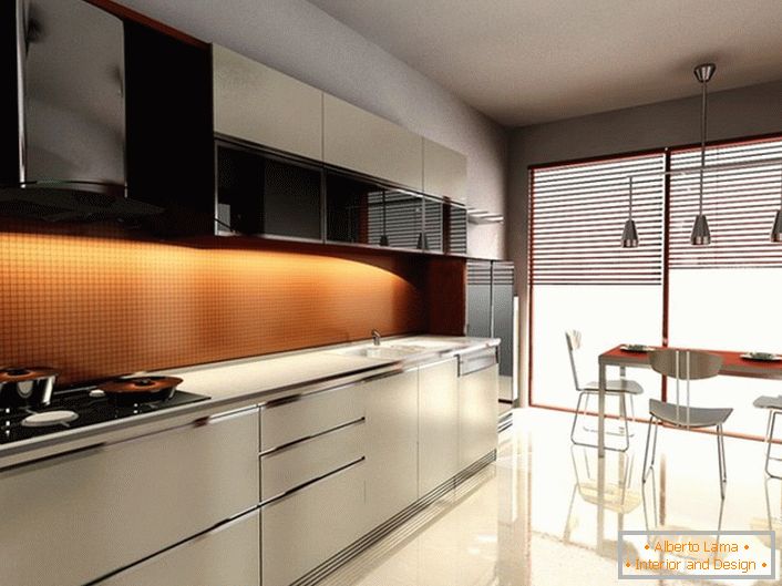 Посмрдената светлина во кујната на модерниот стил ја прави атмосферата романтична. Ефектот се постигнува со помош на ролетни, кои ги покриваат панорамските прозорци.