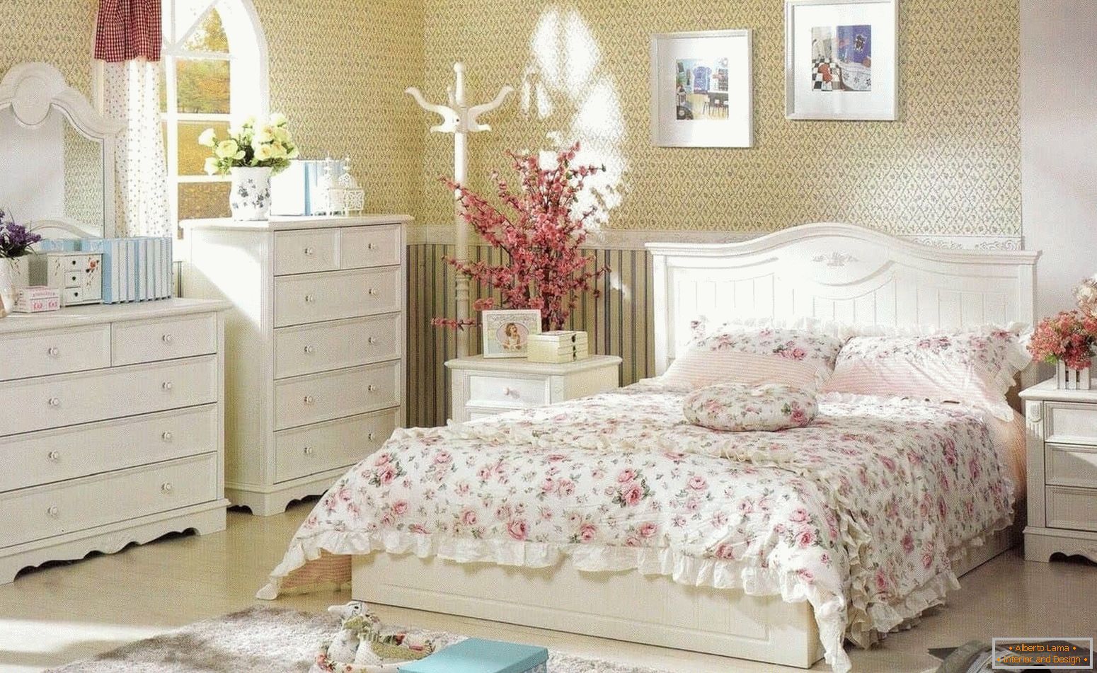 Жолто-розова спална соба