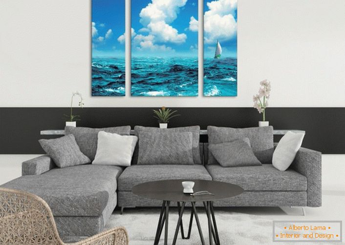 Модуларните слики со сликата на морето ја прават ситуацијата во дневната соба лесна и возбудлива во лето. 