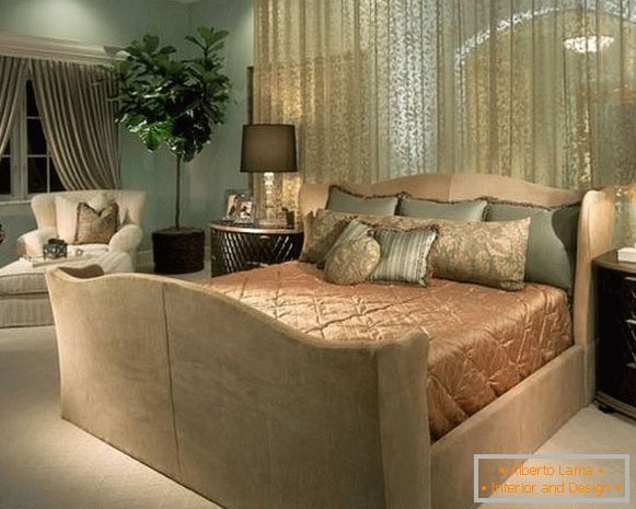Луксузни проѕирни завеси со модел во дизајнот на спалната соба