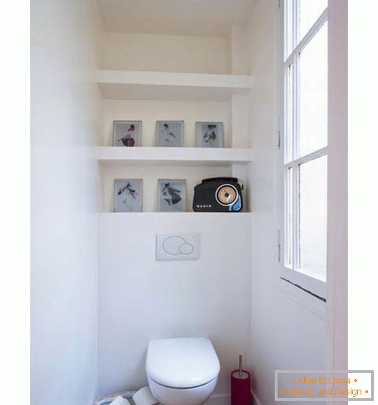 Тоалет со мал студиски стан во Париз