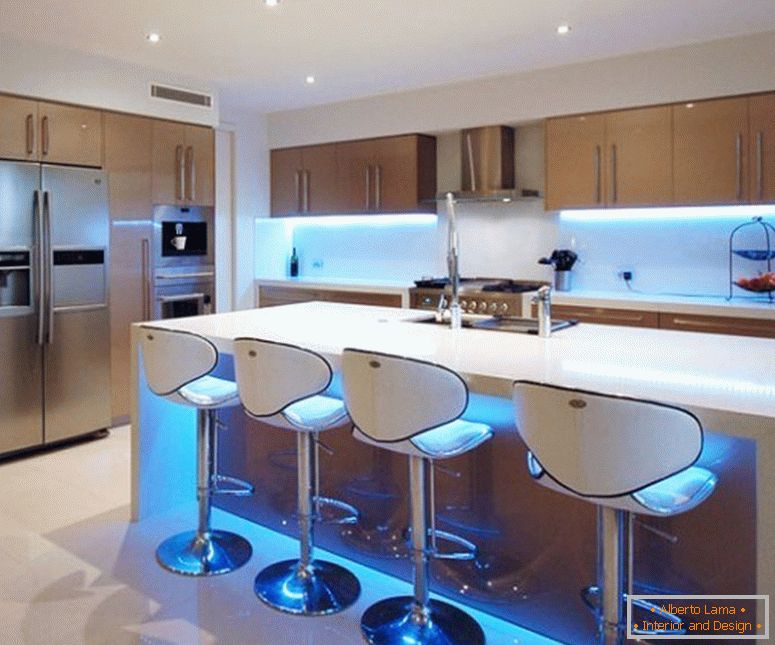 LED позадинско осветлување во кујната