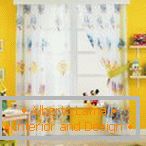 Детска соба со жолти ѕидови