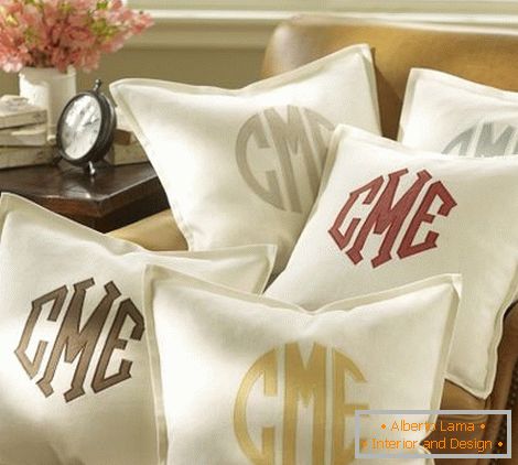 Декоративни перници со отпечатоци