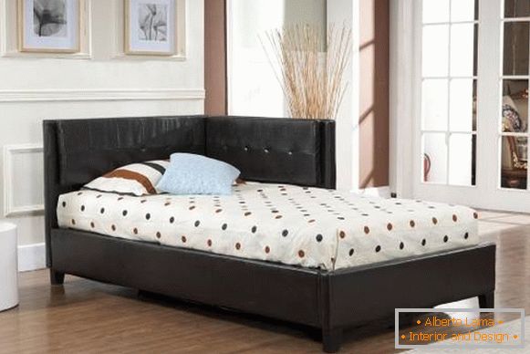 Катче мебел - кревет со аголна headboard