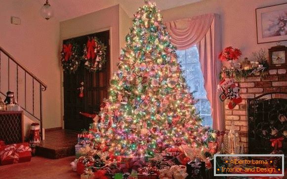 Голема убава новогодишна елка