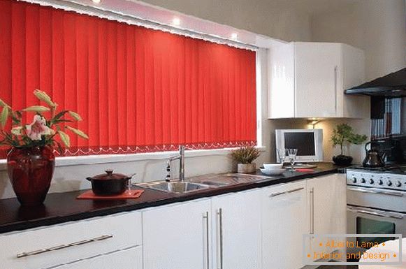ролетни на прозорци вертикална ткаенина на кујна, фото 15