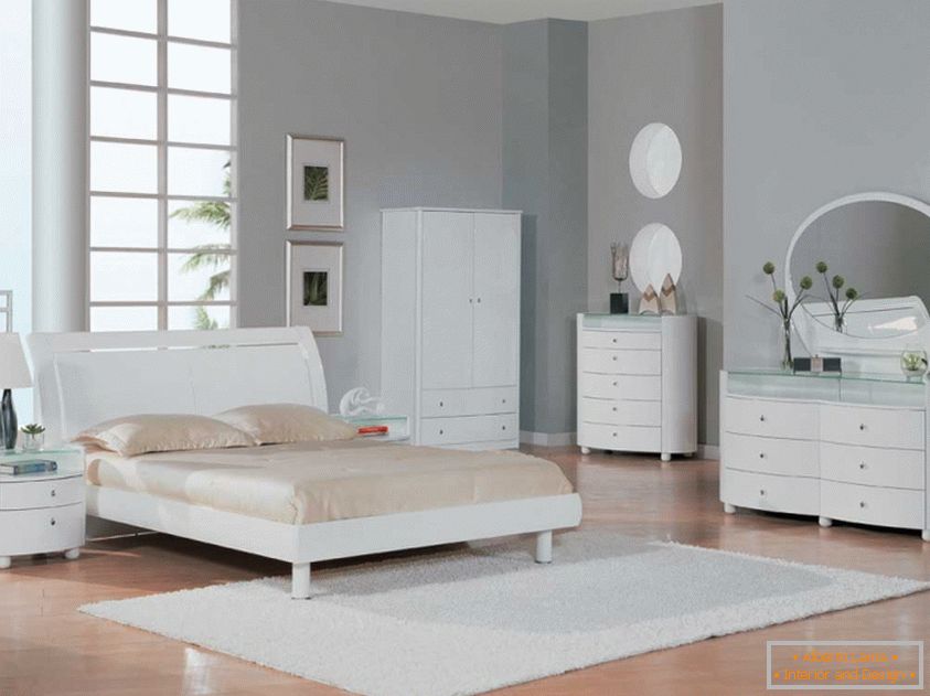 Бело мебел во спалната соба