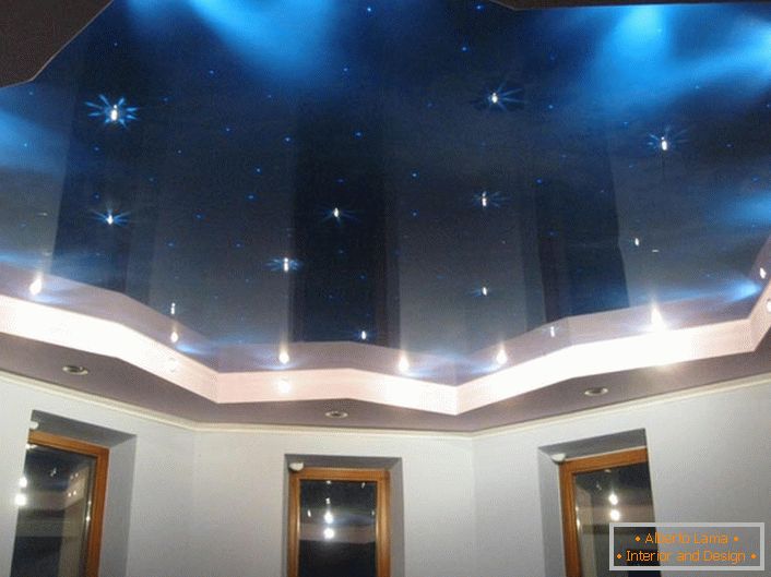 Рашири го таванот со имитација на ѕвезденото небо - креативно дизајнско решение за дизајн на спална соба или детска соба.