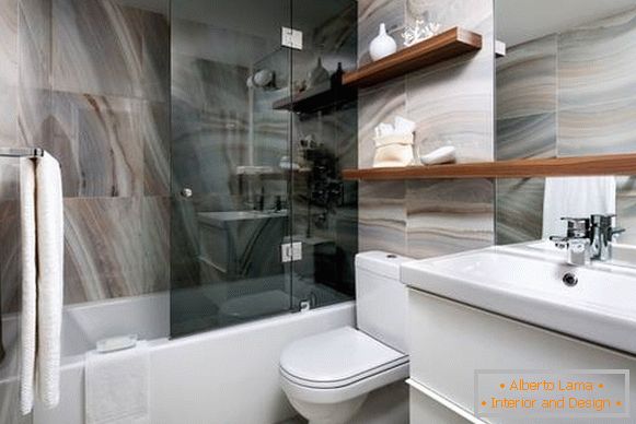 Едноставно огледало со бања со полица