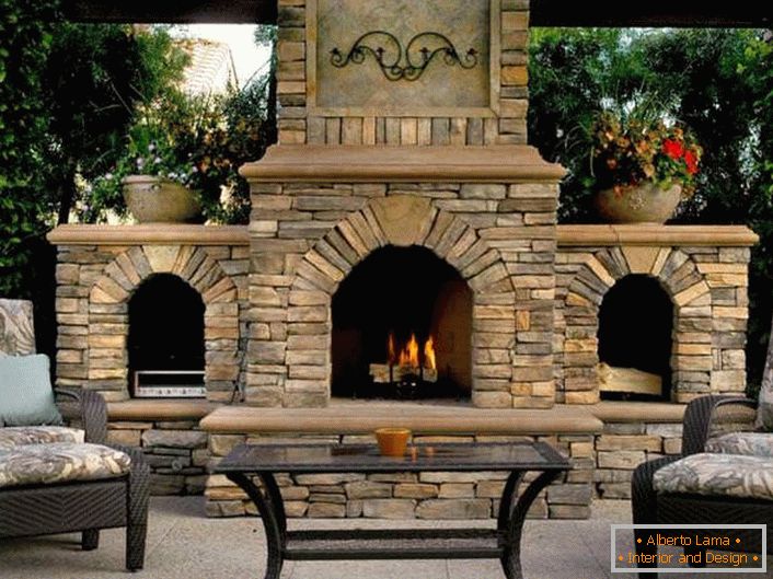 Видови улични камини и карактеристики на нивното поставување