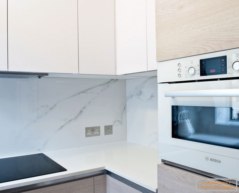 Локација на апарати за домаќинство и работна површина во кујната