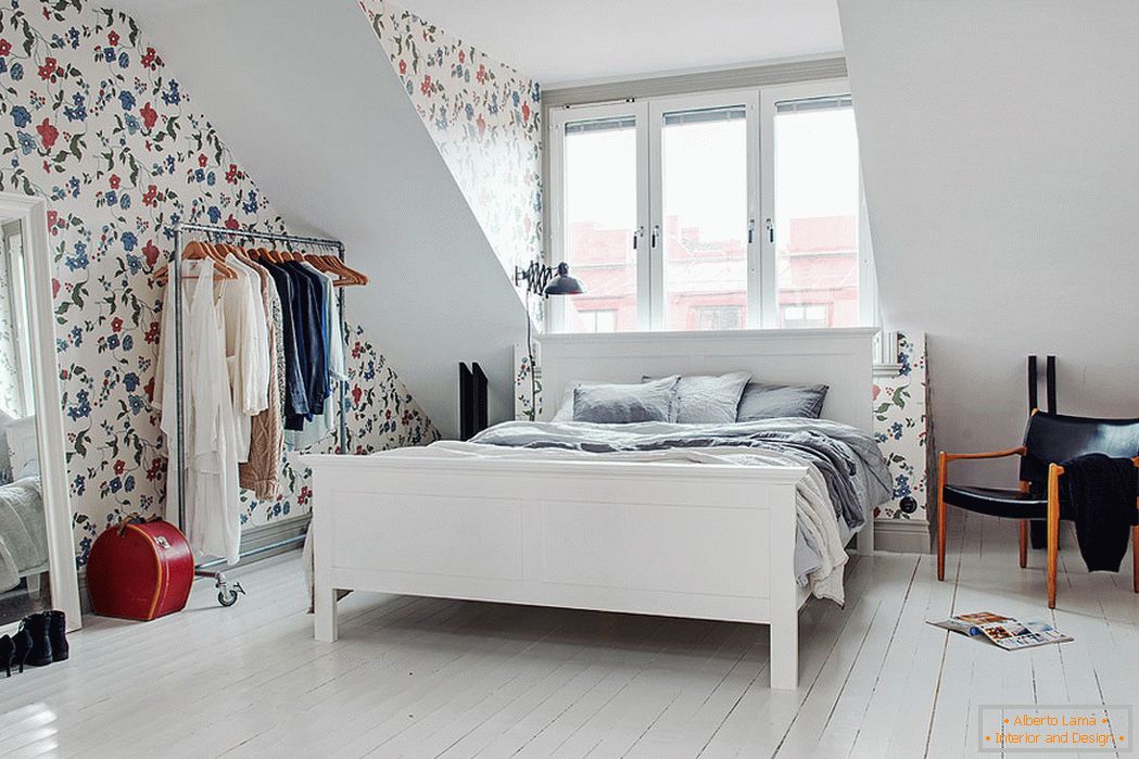 Внатрешноста на спалната соба во скандинавски стил