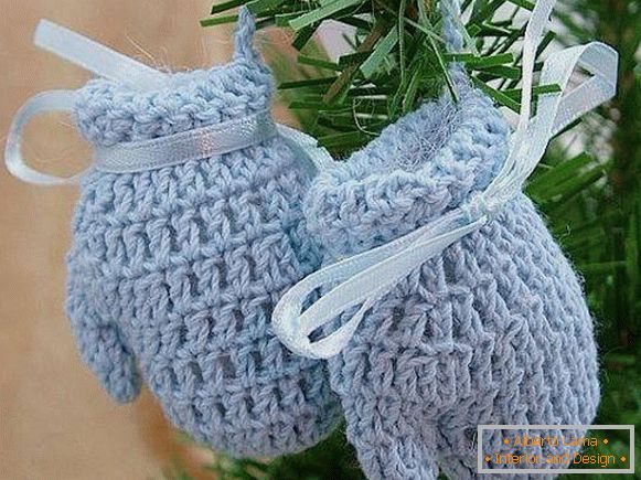 Плетени ракавици за подароци за Нова Година