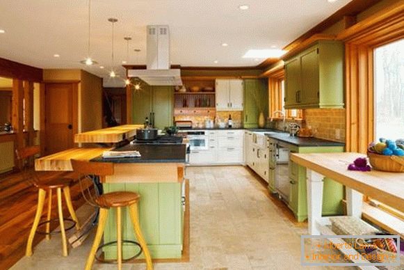 дрвена зелена кујна