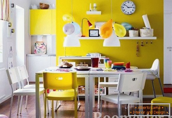 Трпезарија во жолта боја
