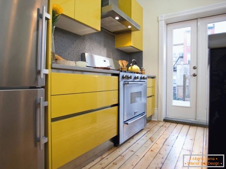 Примена на жолта боја во внатрешноста на кујната