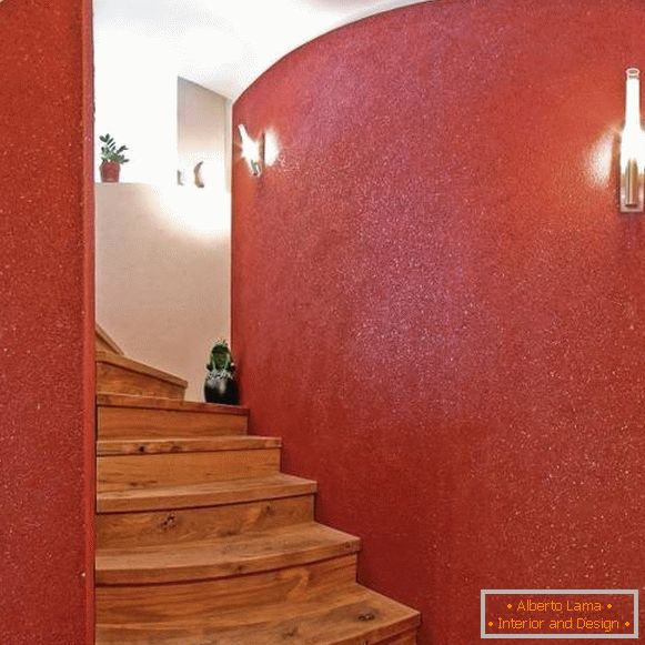 Црвена течност позадина во ходникот во внатрешноста - слика на скалите